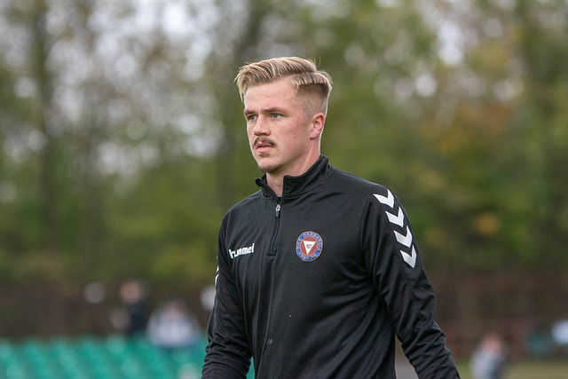 英超第1輪切爾西3-0水晶宮 龍哥任意球破門查洛巴世界波.