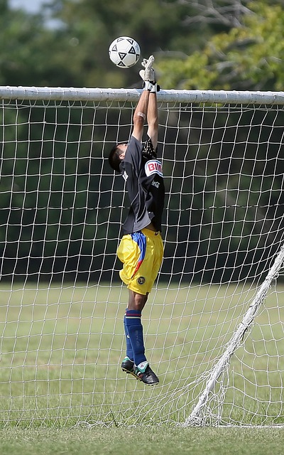 中超第7輪上海海港1-1上海申花 朱建榮破門顏駿淩撲點恩迪亞耶點射絕平.